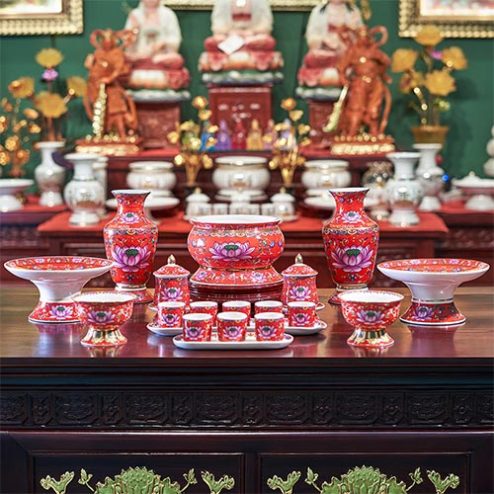 Bộ Đồ Thờ Gốm Sứ Gấm Đỏ Hoa Sen Nhập Khẩu BDT072