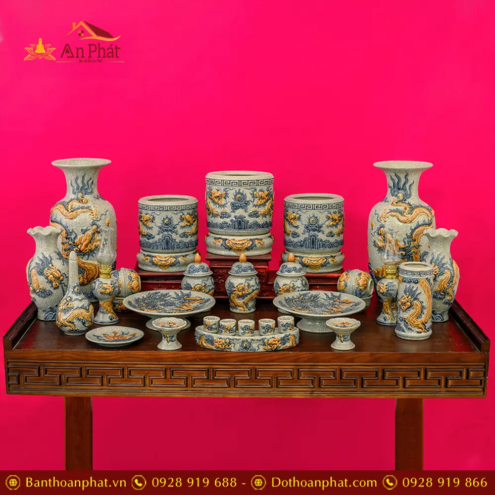 Bộ Đồ Thờ Gia Tiên Gốm Sứ Bát Tràng Đắp Nổi BDT120 3 Bộ Đồ Thờ Gia Tiên Gốm Sứ Bát Tràng Đắp Nổi BDT120