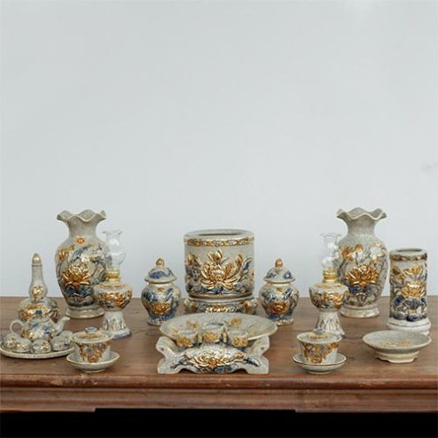 Bộ Đồ Thờ Hoa Sen Vẽ Vàng Men Rạn Đắp Nổi Bát Tràng Cao Cấp BDT143