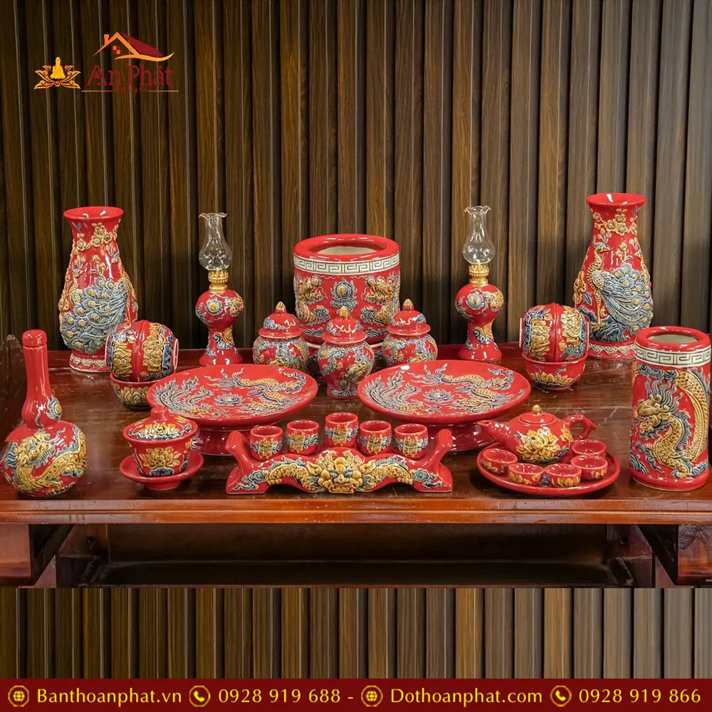 Bộ Đồ Thờ Gia Tiên Men Đắp Nổi Màu Đỏ Bát Tràng BDT190 1 bo do tho gia tien men dap noi mau do bat trang bdt19000001