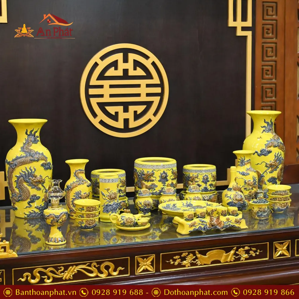 Bộ Đồ Thờ Gốm Sứ Bát Tràng Men Vàng Đắp Nổi Cho Bàn Thờ Gia Tiên BDT191 2 bo do tho gom su bat trang men vang dap noi cho ban tho gia tien bdt19100003
