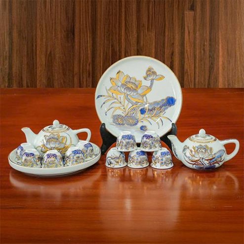 Bộ Ấm Chén Trà Men Lam Vẽ Vàng Hoa Sen Cao Cấp DT1064