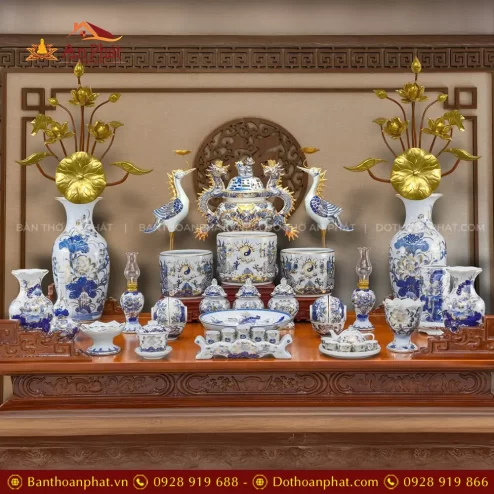 Bộ Đồ Thờ Cao Cấp Cho Bàn Thờ Gia Tiên Men Lam Vẽ Vàng BDT11921