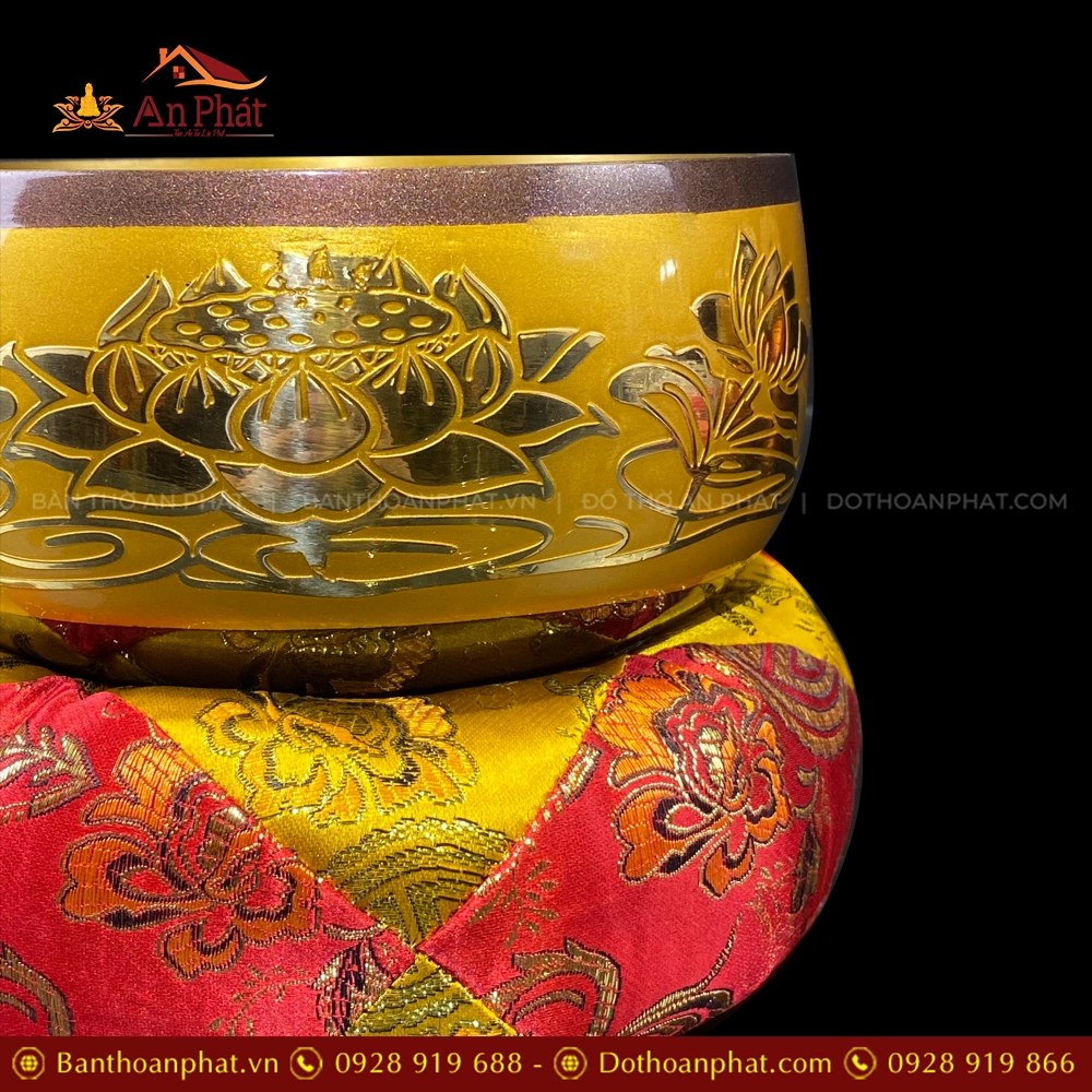 Chuông đồng vàng khắc hoa sen AK11225 12 Chuong dong vang khac hoa sen AK11225 5