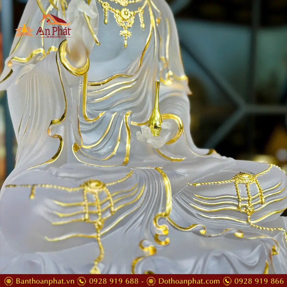 Tượng Quan Âm Bồ Tát Lưu Ly Trắng Ngồi Mây Viền Vàng Cao Cấp T2589 23 tuong quan am bo tat luu ly trang ngoi may vien vang cao cap t258900002