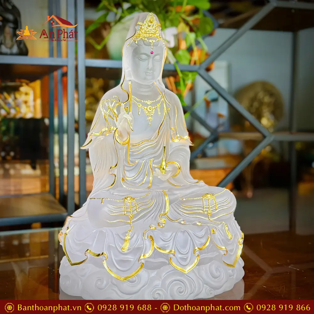 Tượng Quan Âm Bồ Tát Lưu Ly Trắng Ngồi Mây Viền Vàng Cao Cấp T2589 18 Tượng Quan Âm Bồ Tát Lưu Ly Trắng Ngồi Mây Viền Vàng Cao Cấp T2589